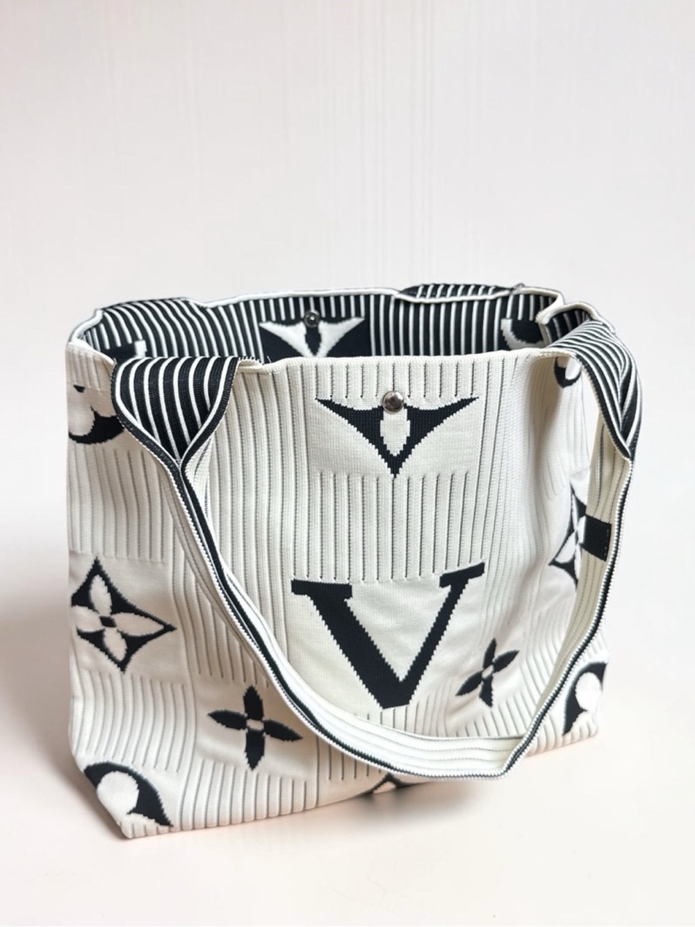 NWT Textured Knit Tote Bag Black & White Designer Inspired - Picture 6 of 6